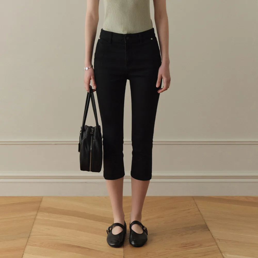 TTUDEMENT black capri pants product photo